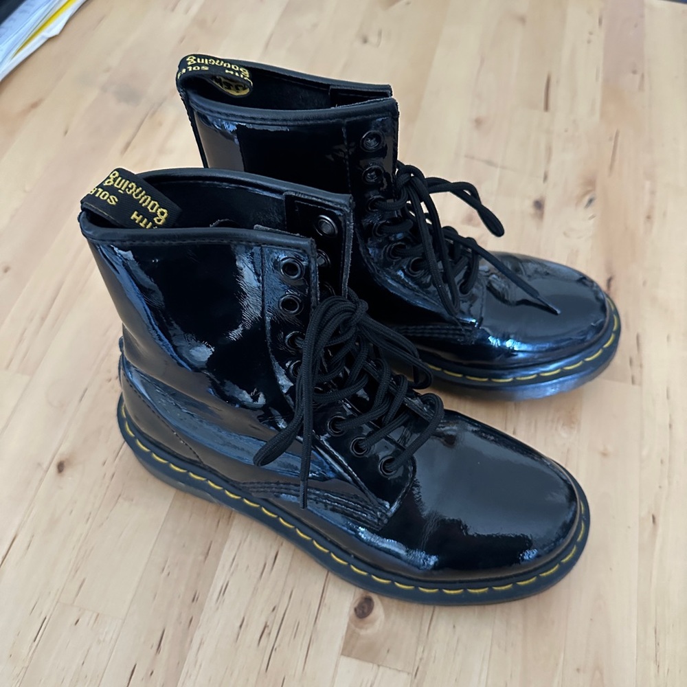 Dr. Martens women’s combat boot size 6